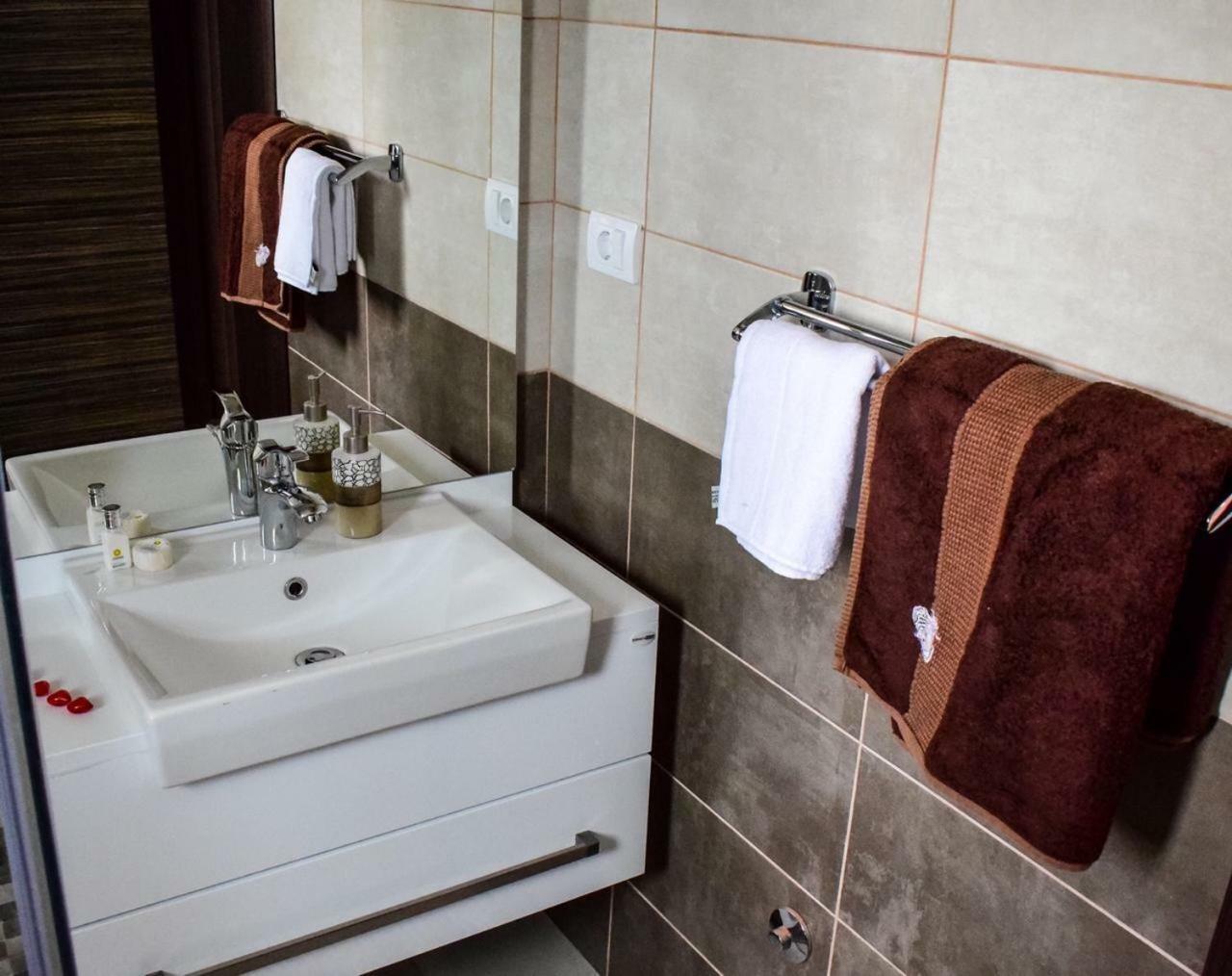 Apartments Melbourne Улцинь Экстерьер фото